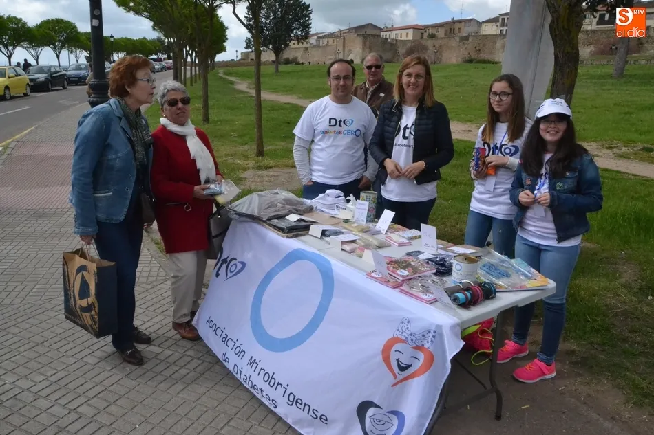 Foto 2 - La Asociaci&oacute;n Mirobrigense de Diabetes instala una tienda solidaria junto al mercadillo  