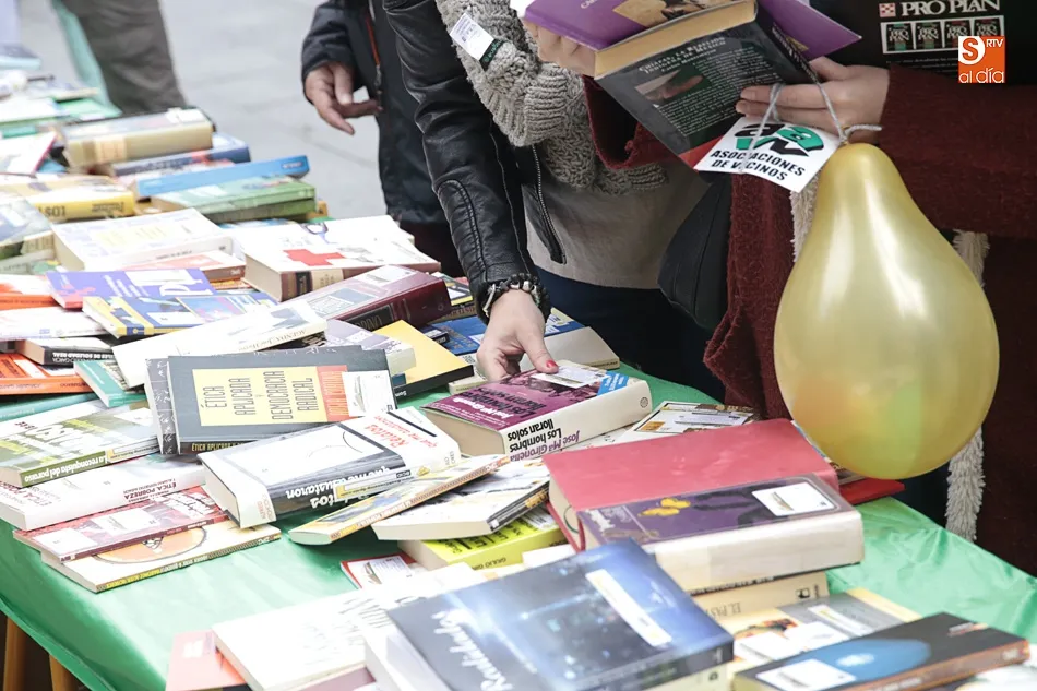 Foto 9 - Fevesa libera 500 libros en la calle Toro para &ldquo;hacer de los barrios una biblioteca&rdquo;  