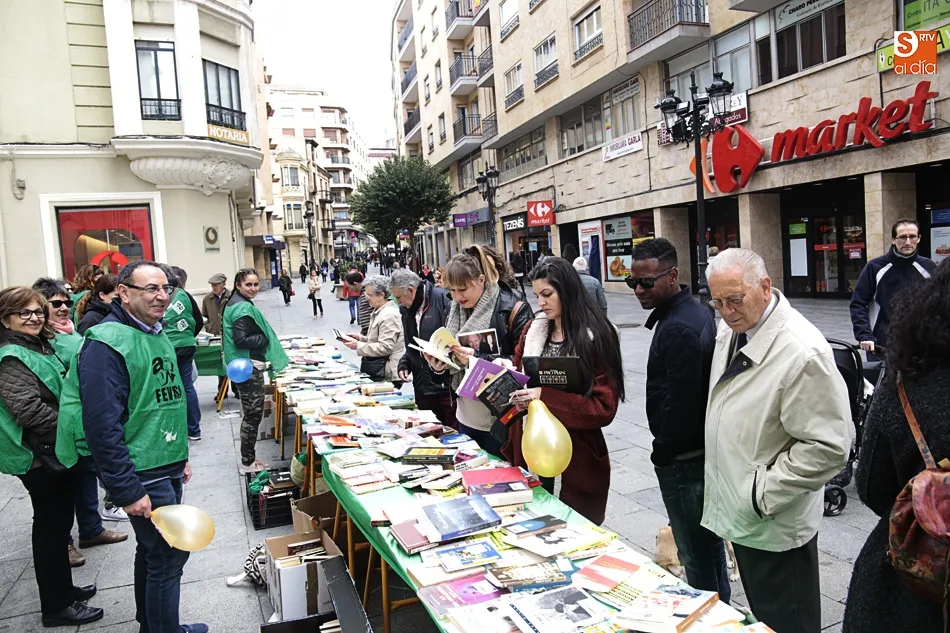 Foto 8 - Fevesa libera 500 libros en la calle Toro para &ldquo;hacer de los barrios una biblioteca&rdquo;  