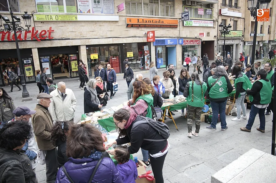 Foto 2 - Fevesa libera 500 libros en la calle Toro para &ldquo;hacer de los barrios una biblioteca&rdquo;  