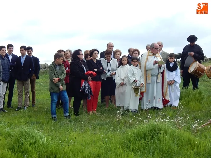 Foto 4 - La Santa Cruz bendice los campos de A&ntilde;over de Tormes