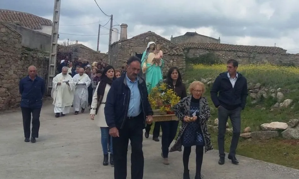 Foto 10 - La Virgen de las Candelas vuelve a salir en procesi&oacute;n en La Moralita  