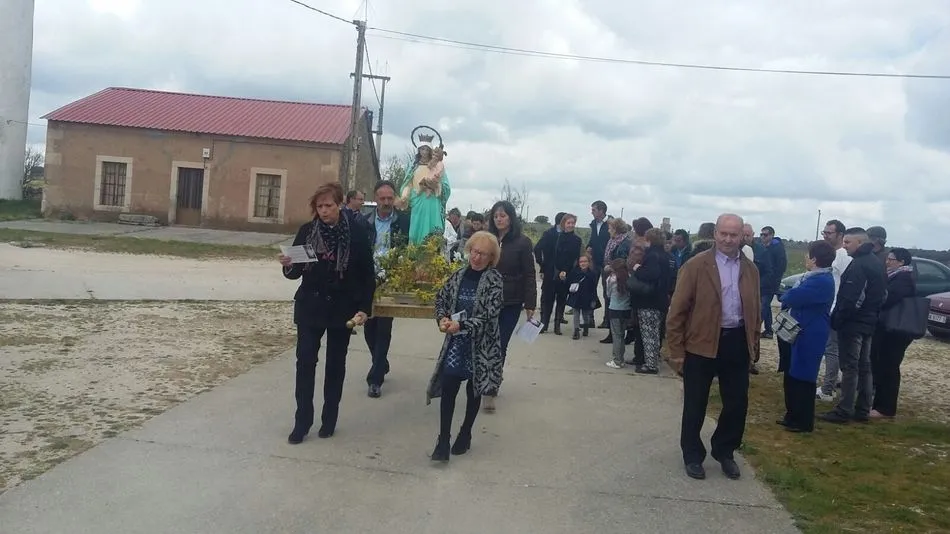 Foto 9 - La Virgen de las Candelas vuelve a salir en procesi&oacute;n en La Moralita  