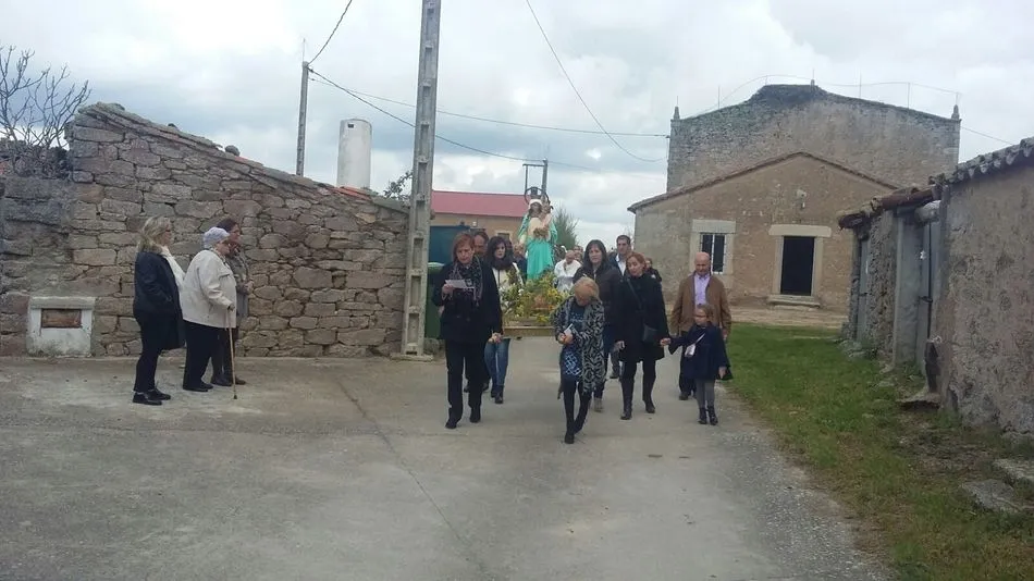 Foto 7 - La Virgen de las Candelas vuelve a salir en procesi&oacute;n en La Moralita  