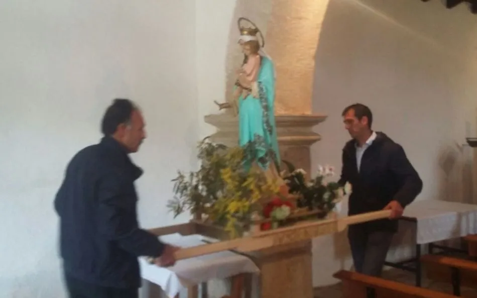 Foto 4 - La Virgen de las Candelas vuelve a salir en procesi&oacute;n en La Moralita  
