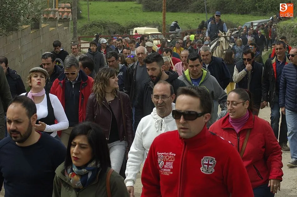 Foto 6 - La ca&iacute;da de un jinete, &uacute;nica incidencia del r&aacute;pido y compacto encierro sabatino de Gallegos  
