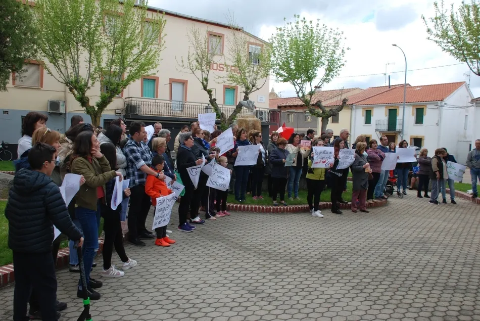 Foto 8 - Los vecinos de Sancti-Sp&iacute;ritus protestan tambi&eacute;n por la sentencia a La Manada  