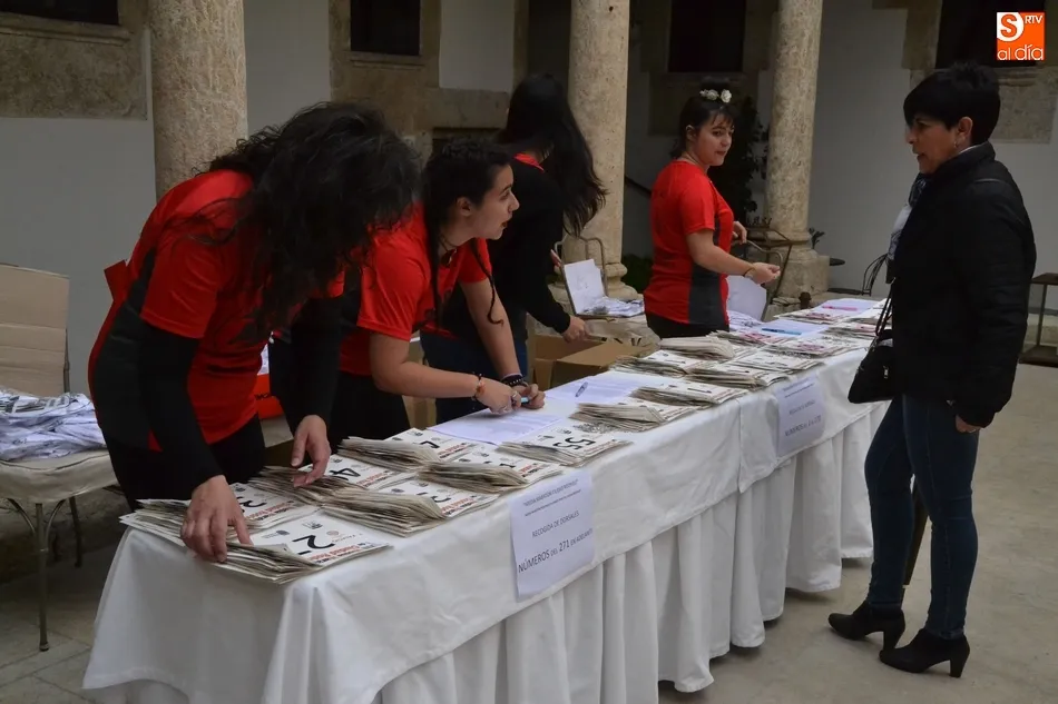 Foto 7 - Repartidos los primeros dorsales y camisetas para la Media Marat&oacute;n  