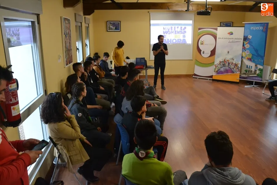 Foto 5 - Unos 60 j&oacute;venes toman parte en la 1&ordf; Asamblea preparatoria de la 3&ordf; Semana de la Juventud  