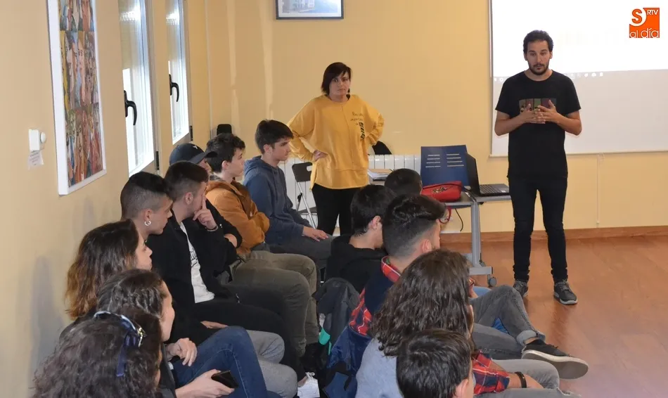 Foto 4 - Unos 60 j&oacute;venes toman parte en la 1&ordf; Asamblea preparatoria de la 3&ordf; Semana de la Juventud  
