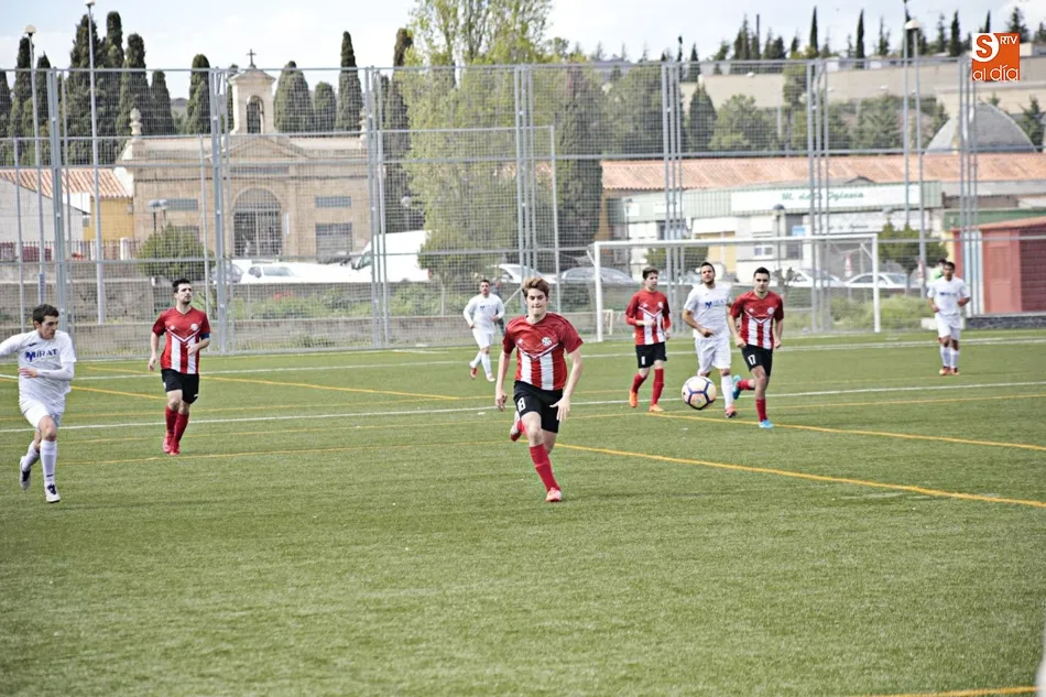 Foto 6 - El Ribert gana &lsquo;in extremis&rsquo; al Pizarrales para mantener su ventaja al frente de la tabla