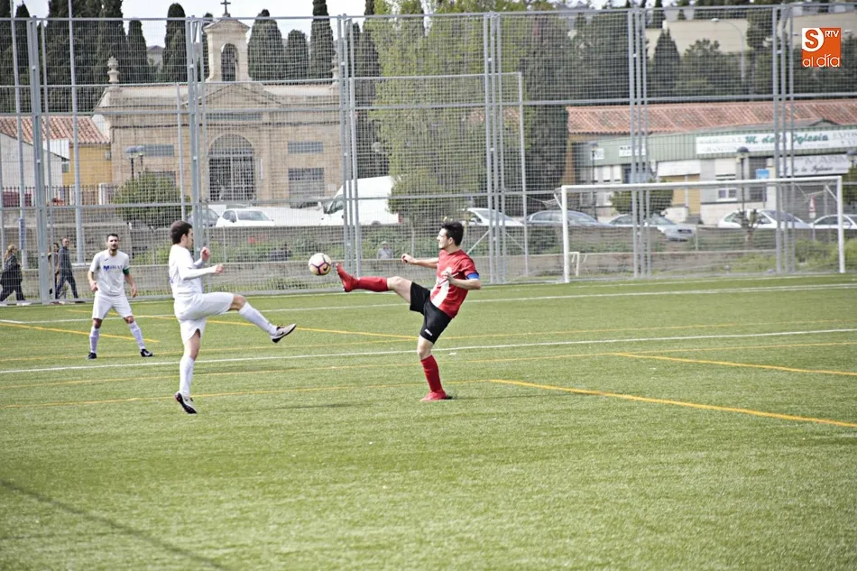 Foto 3 - El Ribert gana &lsquo;in extremis&rsquo; al Pizarrales para mantener su ventaja al frente de la tabla