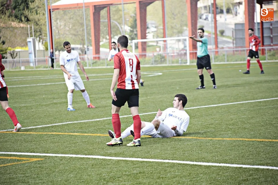 Foto 2 - El Ribert gana &lsquo;in extremis&rsquo; al Pizarrales para mantener su ventaja al frente de la tabla