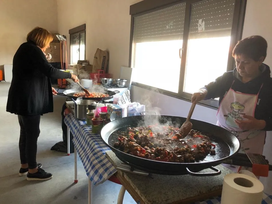 Foto 10 - Los vecinos de Gejo de los Reyes disfrutan de una paella de &lsquo;matanza&rsquo;  