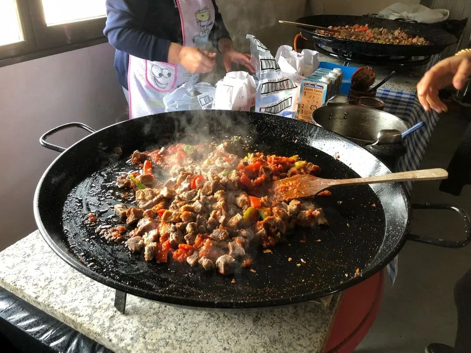 Foto 4 - Los vecinos de Gejo de los Reyes disfrutan de una paella de &lsquo;matanza&rsquo;  