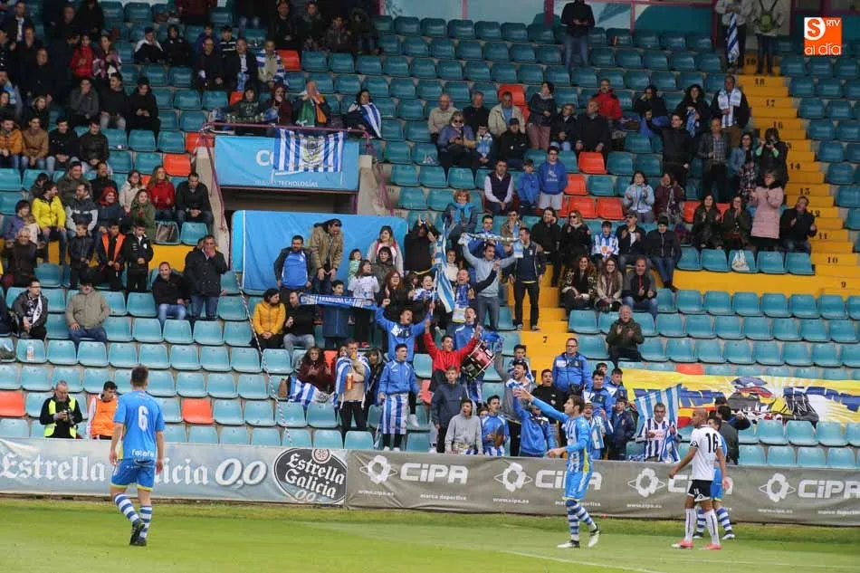 Foto 10 - La Arandina se impone en el Helm&aacute;ntico y deja al CF Salmantino UDS al borde del colapso (0-2)