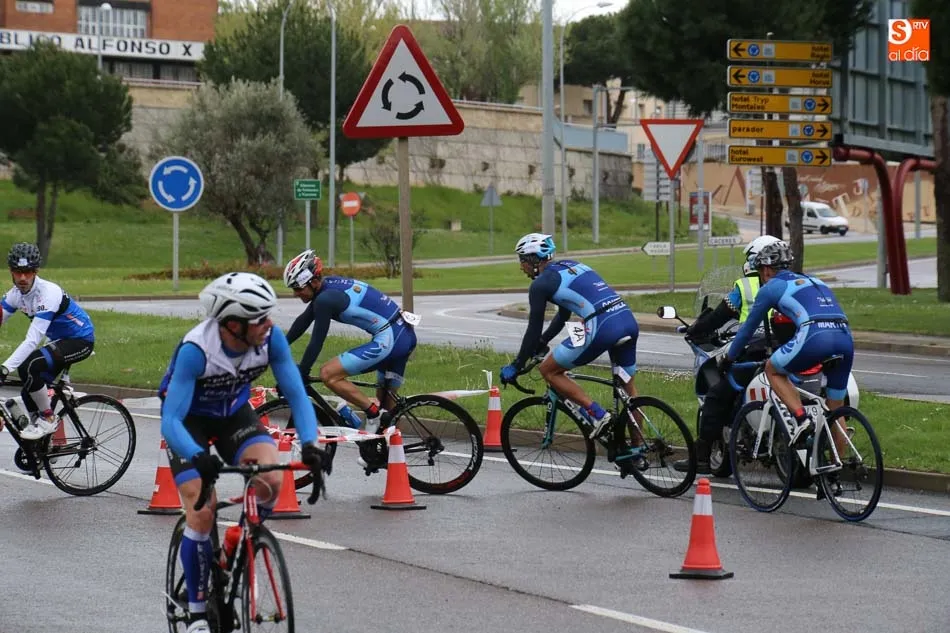 Foto 10 - Salamanca acoge con &eacute;xito su I Duatl&oacute;n por relevos organizado por el Triatl&oacute;n Charro