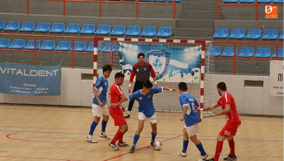 Un instante del partido. Fotos: Alberto Martín