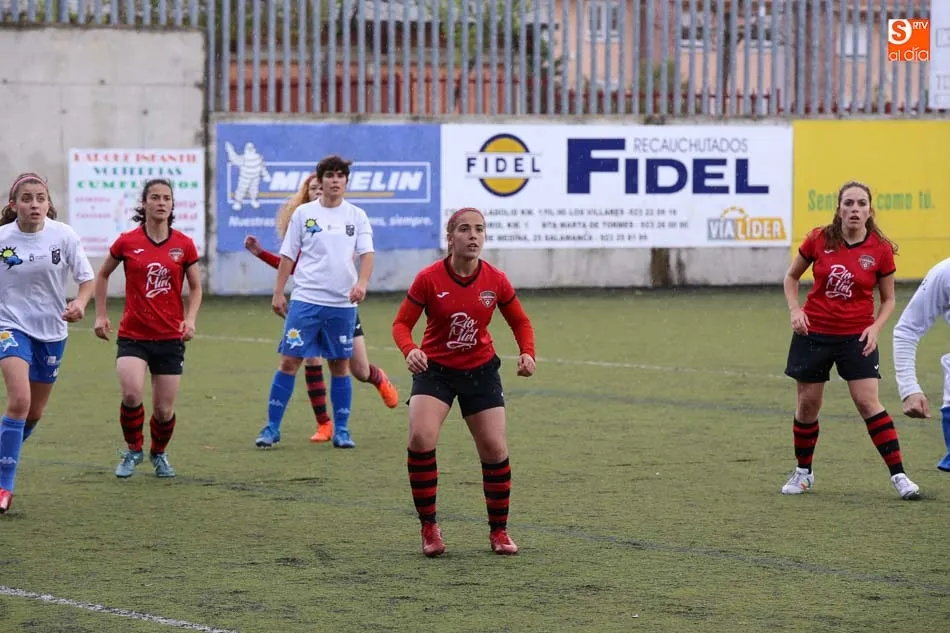 Foto 10 - El Salamanca FF rubrica su ascenso a Segunda con una clara victoria ante el Trobajo del Camino