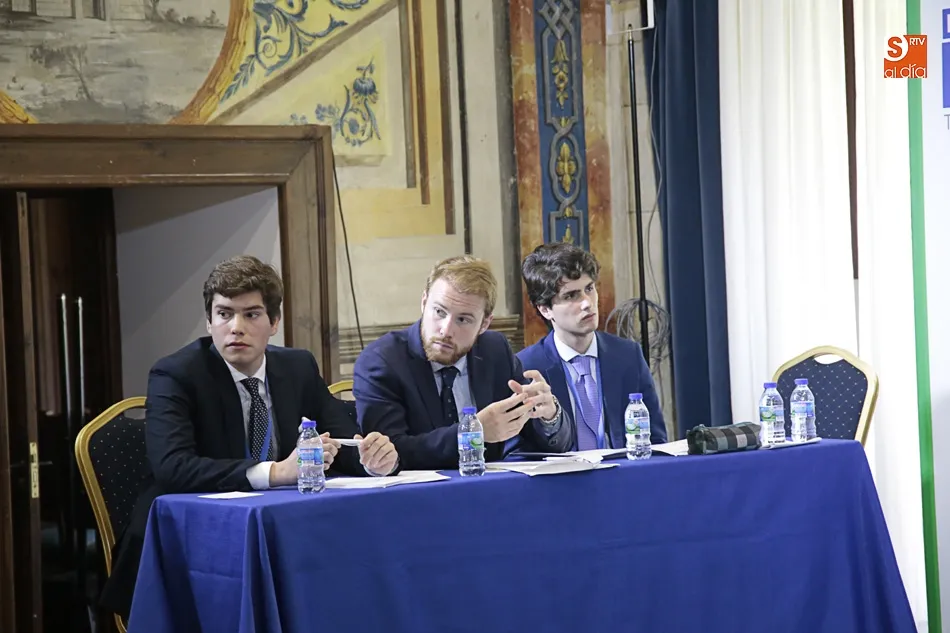 Foto 5 - Nuevas Generaciones clausura con &eacute;xito el Torneo de Debate que ha reunido a un centenar de j&oacute;venes
