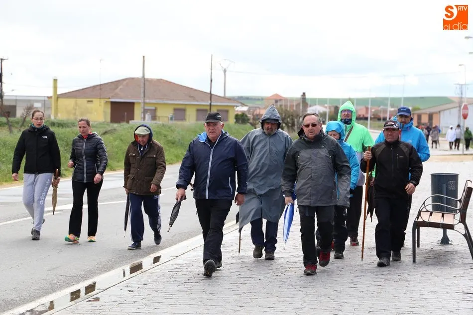 Un grupo de participantes en la Marcha llegando a Babilafuente