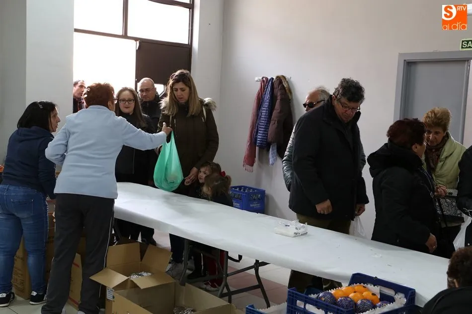 Foto 9 - J&oacute;venes y mayores, fieles a la operaci&oacute;n bocata