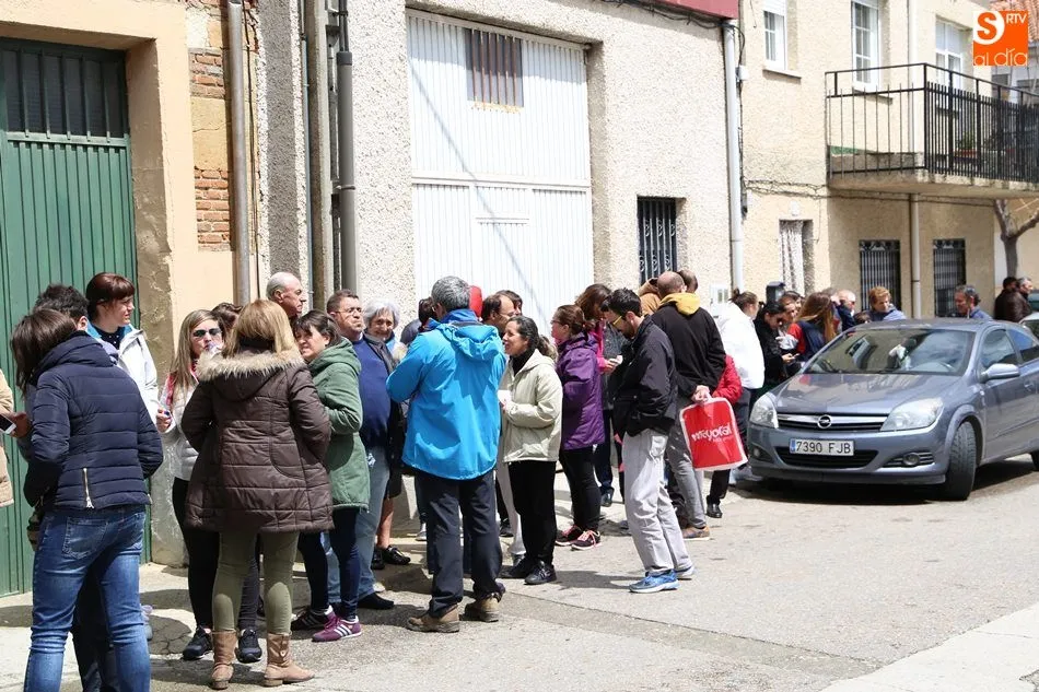 Foto 8 - J&oacute;venes y mayores, fieles a la operaci&oacute;n bocata