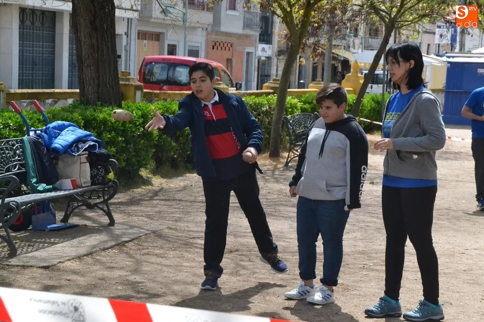 Foto 8 - Ni&ntilde;os mirobrigenses disfrutan de una sesi&oacute;n de juegos de toda la vida  