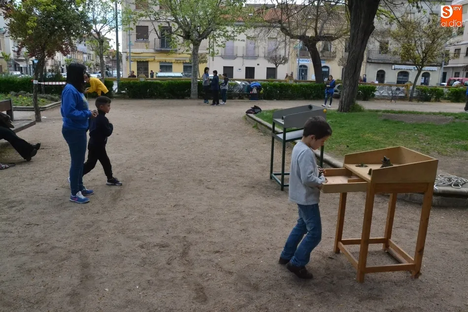 Foto 6 - Ni&ntilde;os mirobrigenses disfrutan de una sesi&oacute;n de juegos de toda la vida  