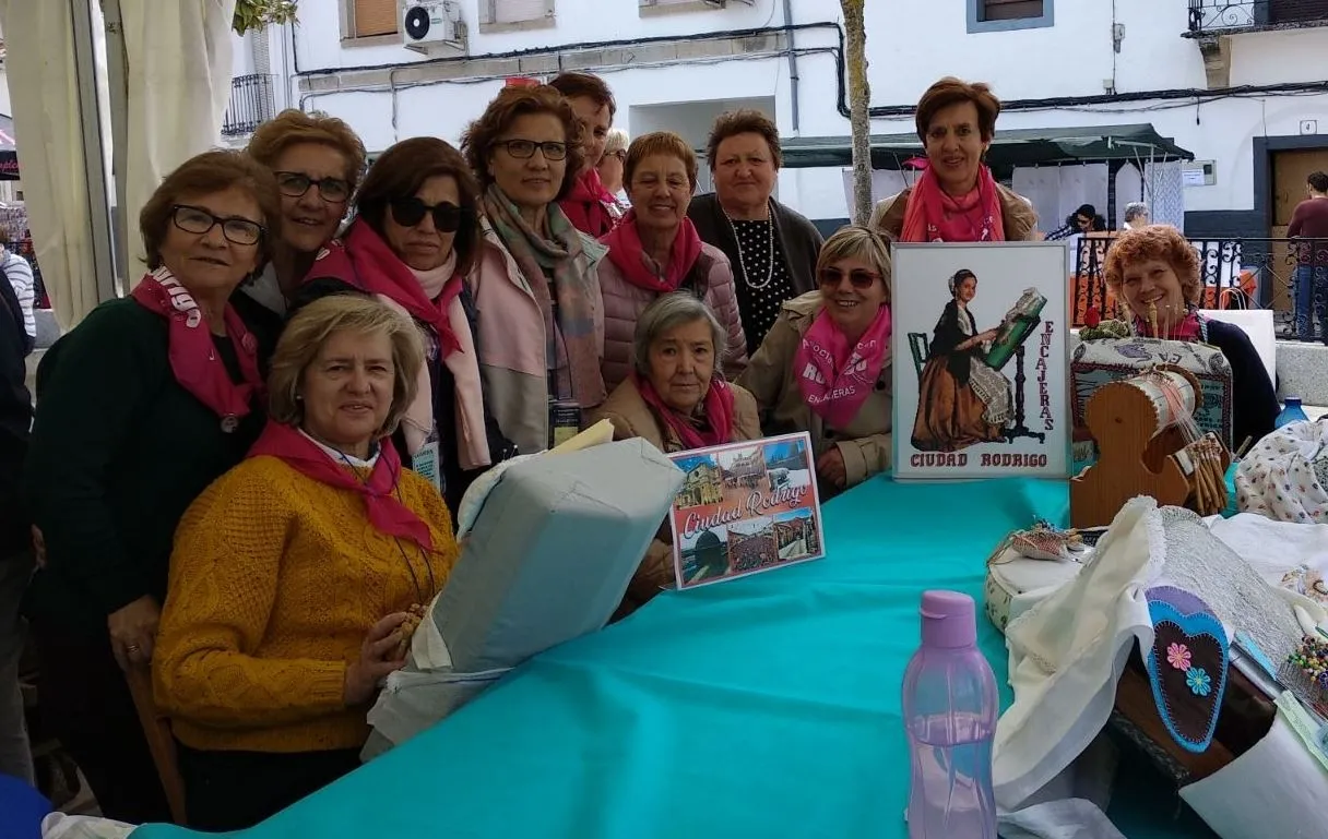 Bolilleras de Miróbriga y comarca asisten al IV Encuentro Nacional de Galisteo  