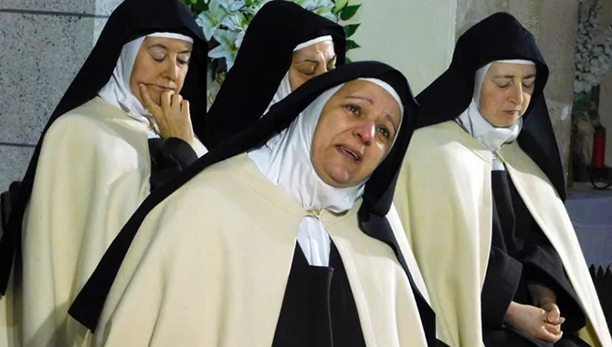 La iglesia parroquial de Rágama acogía la representación de Teresa la jardinera de la luz