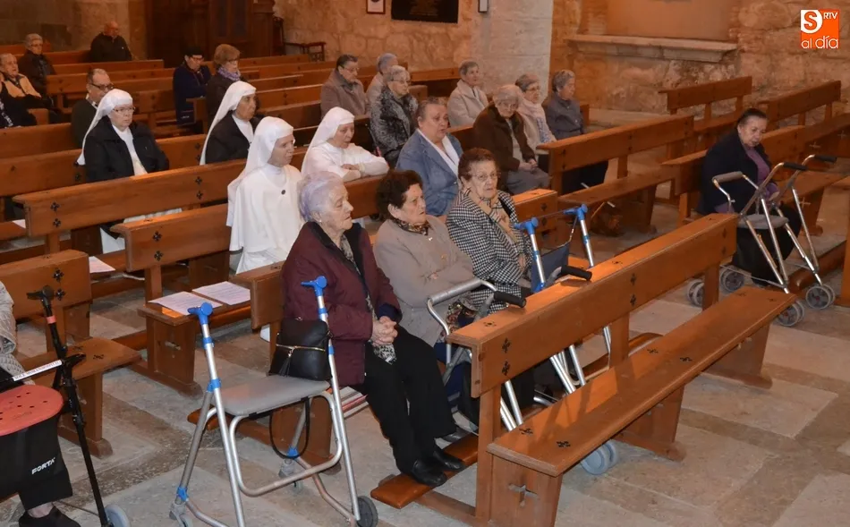 Foto 6 - Las Siervas de Mar&iacute;a inician la novena en honor a la Virgen de la Salud  