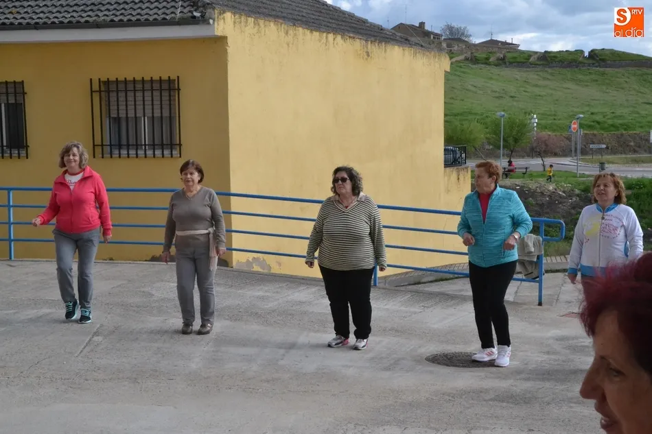 Foto 4 - Socias de Amanecer disfrutan de un taller de movimiento saludable  