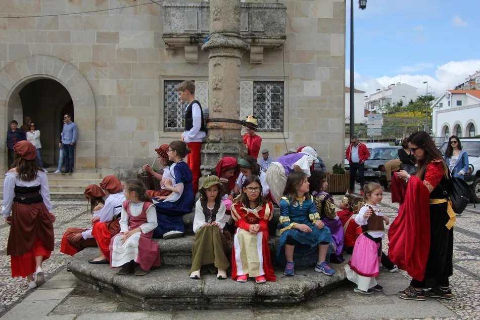 Foto 2 - El CRA Fuenteguinaldo-Azaba viaja al Medievo en Freixo de Espada &agrave; Cinta  