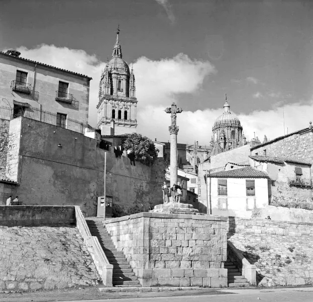 Foto 2 - La cruz del r&iacute;o y la desaparecida iglesia de San Gil