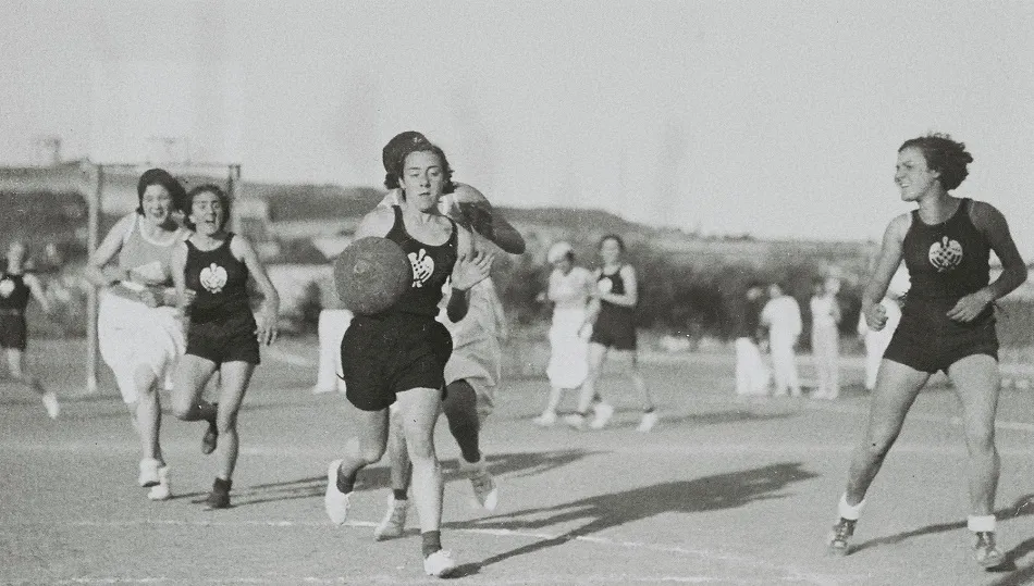 Aurora Villa con la FUE.