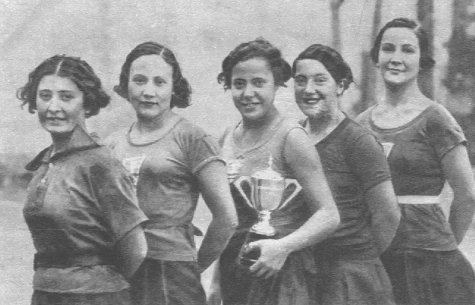 Foto 2 - Las ni&ntilde;as del gancho
