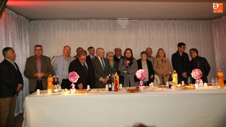 Los mayores del barrio de San José celebran la fiesta de su patrón con una comida  