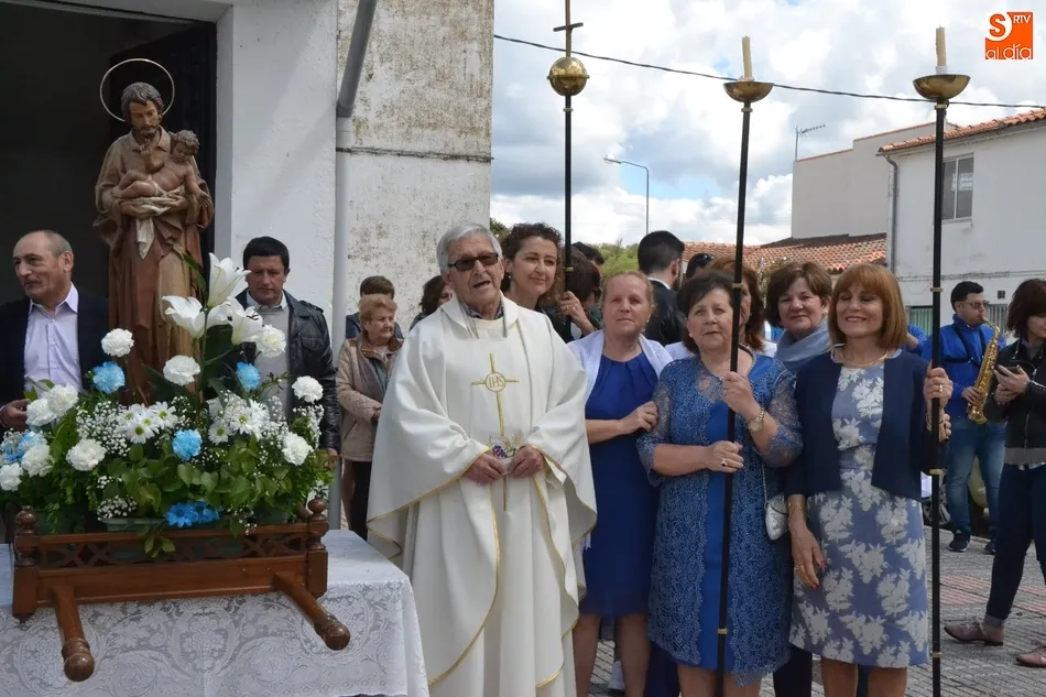 Foto 6 - San Jos&eacute; Obrero recorre las calles de Ivanrey escoltado por sus seis mayordomas  