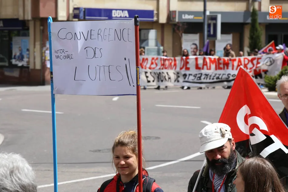 Foto 8 - Los salmantinos salen a la calle este Primero de Mayo para reivindicar mayores salarios y pensiones ...