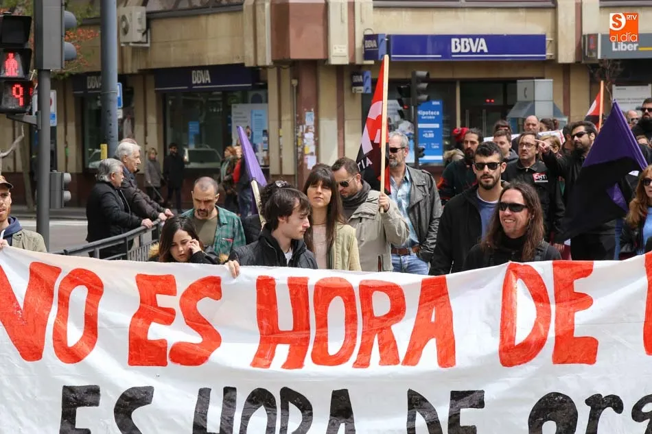 Foto 4 - Los salmantinos salen a la calle este Primero de Mayo para reivindicar mayores salarios y pensiones ...