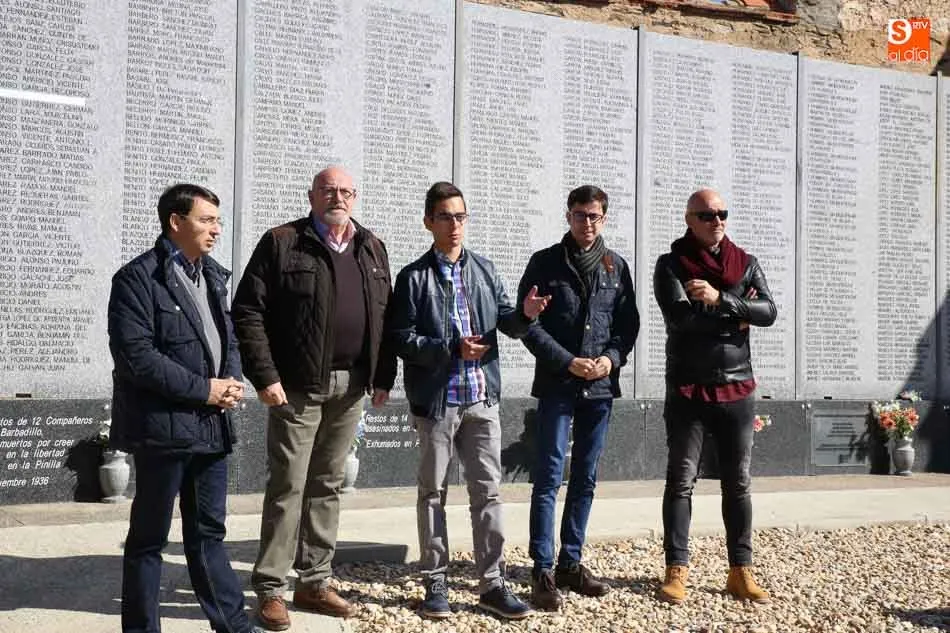 Foto 7 - Homenaje en el cementerio a las v&iacute;ctimas del franquismo  