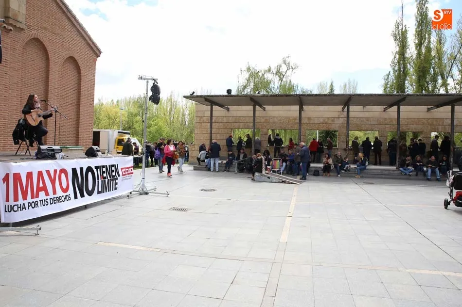 Foto 6 - Las fiestas de UGT y CCOO re&uacute;nen a los afiliados con motivo del 1 de mayo  