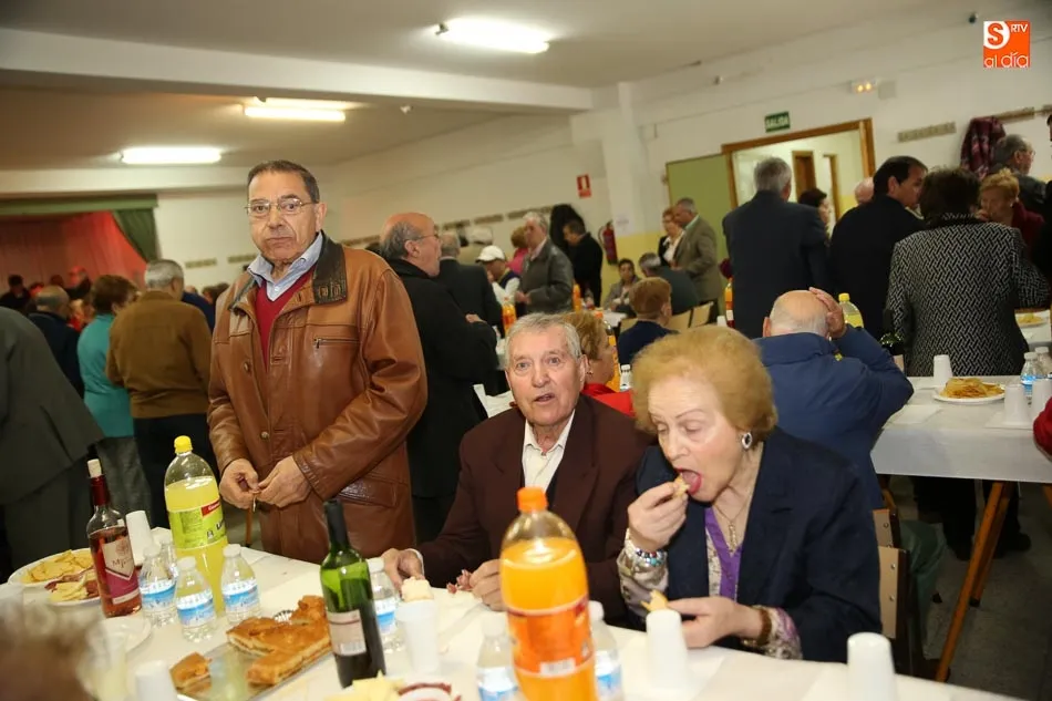 Foto 7 - Los mayores del barrio de San Jos&eacute; celebran la fiesta de su patr&oacute;n con una comida  