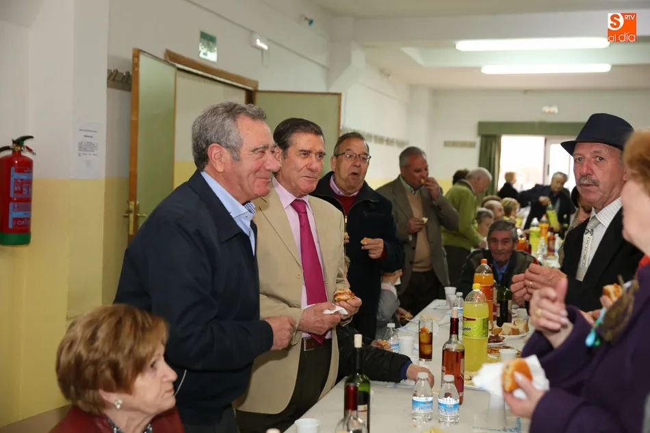 Foto 3 - Los mayores del barrio de San Jos&eacute; celebran la fiesta de su patr&oacute;n con una comida  