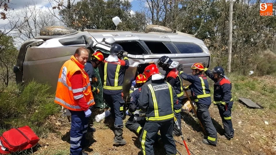 Los Bomberos, entre otros efectivos, se han desplazado hasta el lugar del accidente