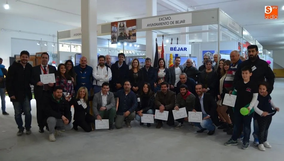 Representantes de las empresas participantes junto a las autoridades de Béjar