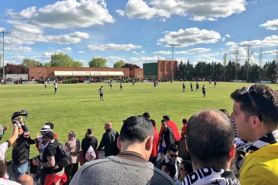 Foto 2 - Unionistas se proclama campe&oacute;n con un festival de goles ante el Becerril (1-5)
