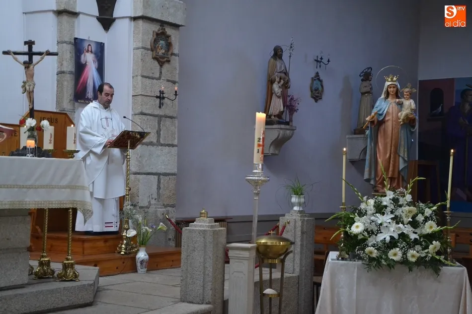 Foto 5 - Los fieles de San Crist&oacute;bal honran a la Virgen de los Remedios  