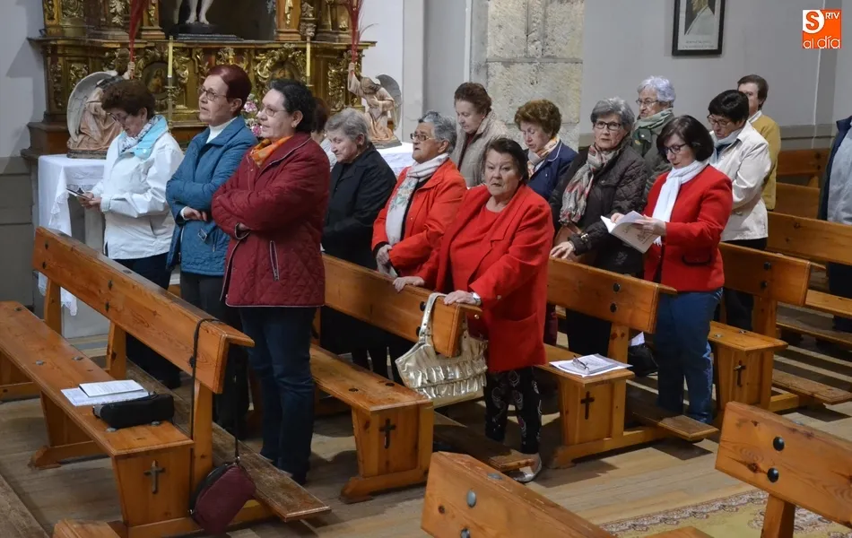 Los fieles de San Cristóbal honran a la Virgen de los Remedios  